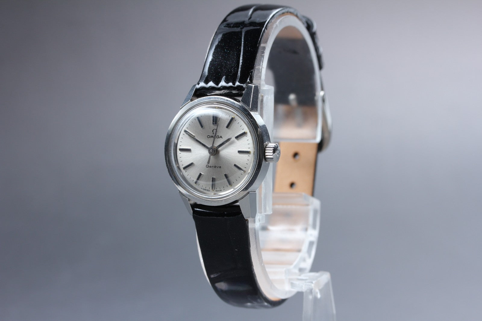 1973 Near MINT OMEGA Geneve 22mm 535.025 Manual Wind Silver Dial Women's Vintage