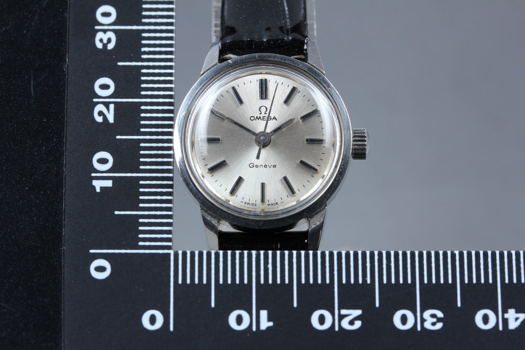 1973 Near MINT OMEGA Geneve 22mm 535.025 Manual Wind Silver Dial Women's Vintage