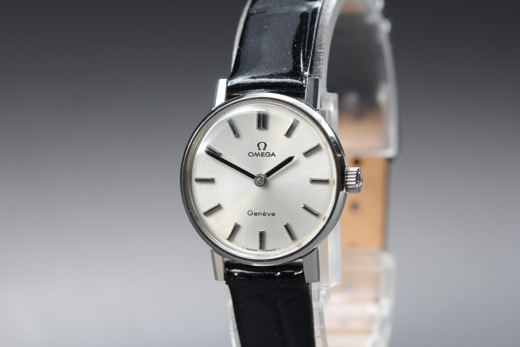 1972 Near MINT OMEGA Geneve 23mm 511.409 Manual Wind Silver Dial Women's Vintage