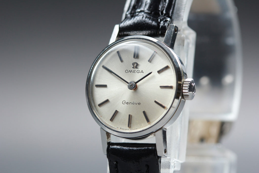 1967 Near MINT OMEGA Geneve 20mm 511.213 Manual Wind Silver Dial Women's Vintage