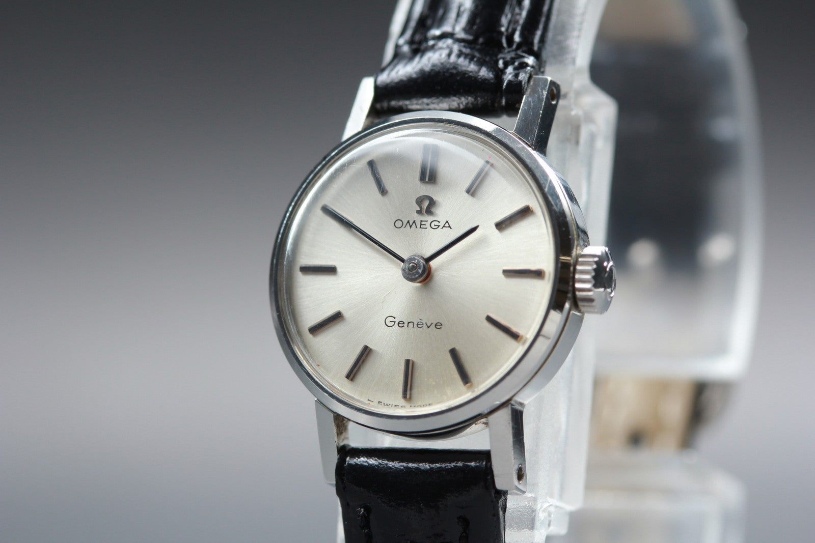 1967 Near MINT OMEGA Geneve 20mm 511.213 Manual Wind Silver Dial Women's Vintage