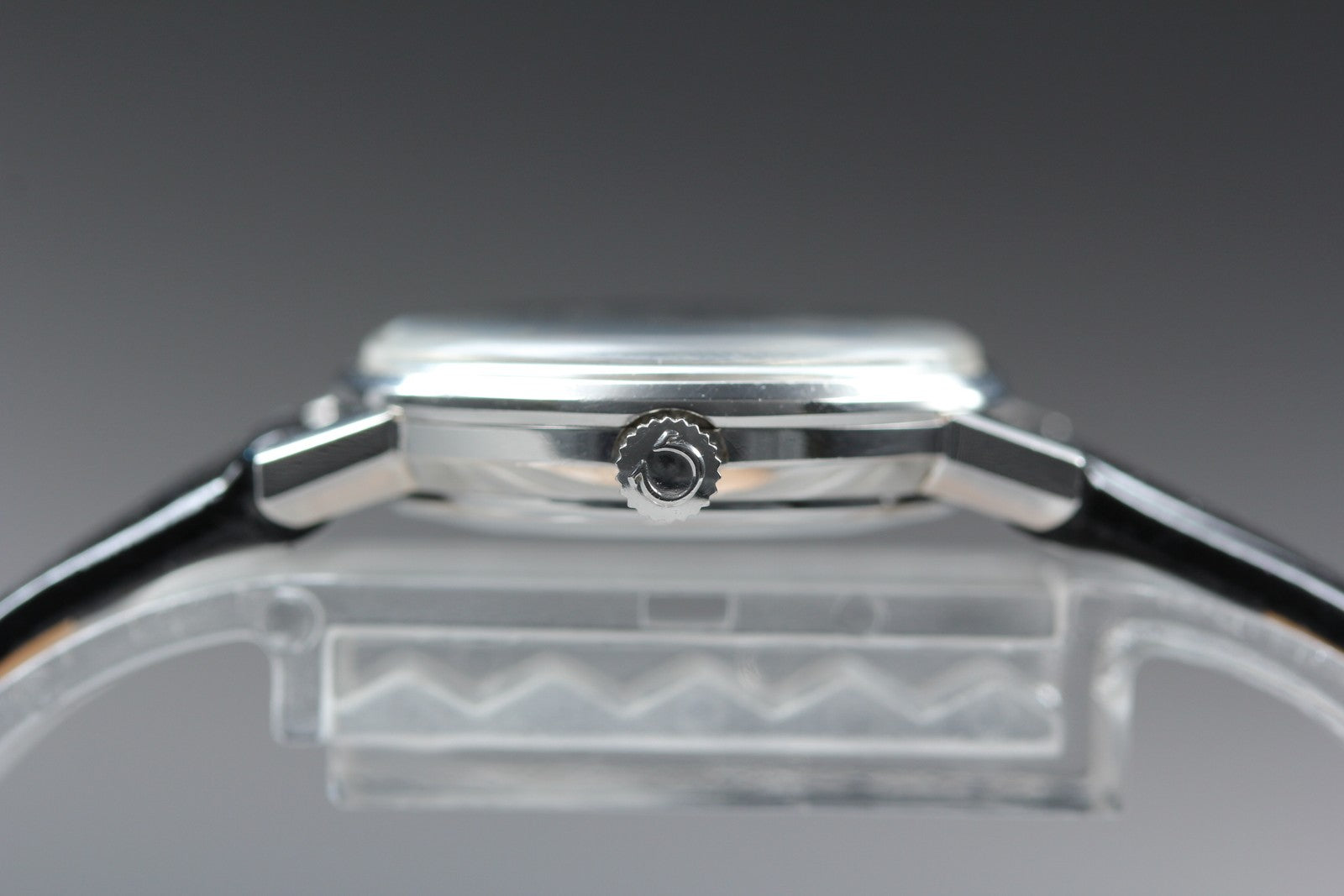 1972 Near MINT OMEGA Geneve 23mm 511.409 Manual Wind Silver Dial Women's Vintage