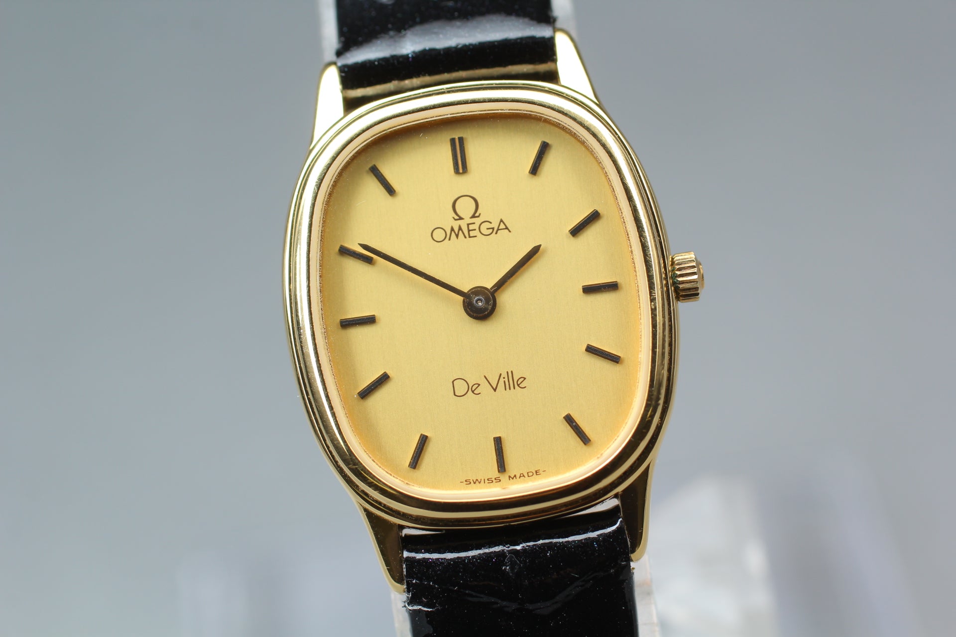 1984 Near MINT OMEGA De Ville 20mm 591.0281 Quartz Gold Dial Women's Vintage