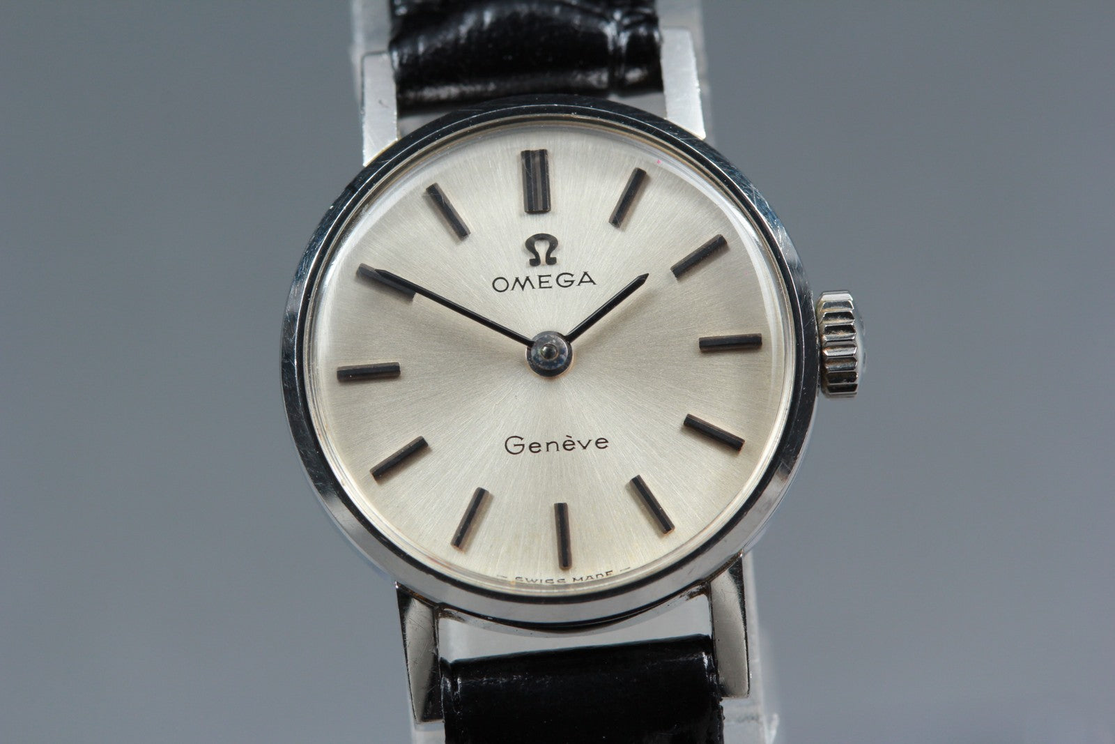 1967 Near MINT OMEGA Geneve 20mm 511.213 Manual Wind Silver Dial Women's Vintage