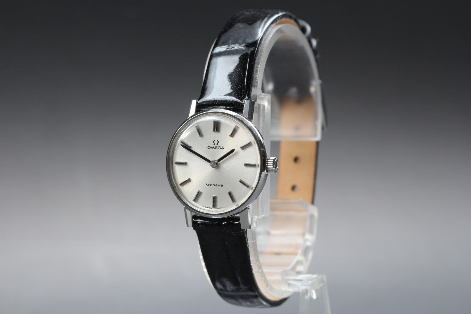 1972 Near MINT OMEGA Geneve 23mm 511.409 Manual Wind Silver Dial Women's Vintage