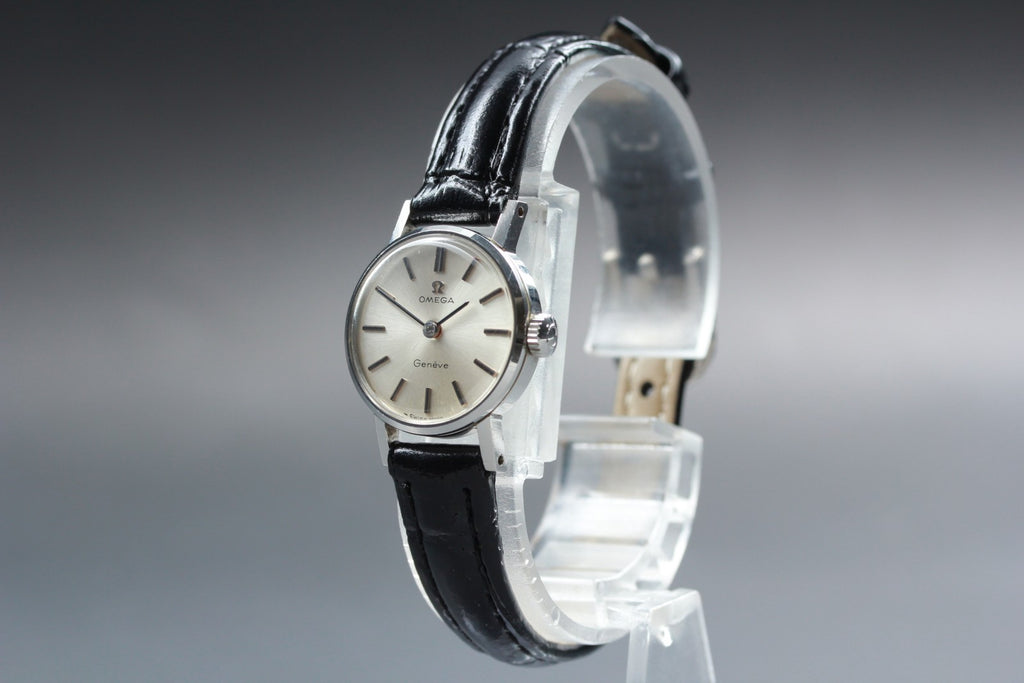 1967 Near MINT OMEGA Geneve 20mm 511.213 Manual Wind Silver Dial Women's Vintage