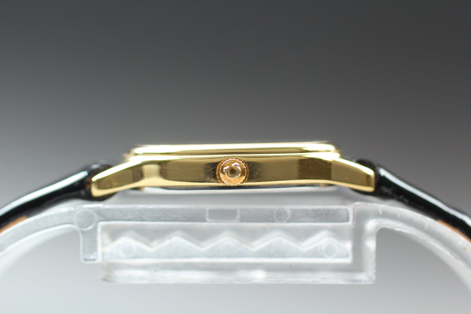 1984 Near MINT OMEGA De Ville 20mm 591.0281 Quartz Gold Dial Women's Vintage