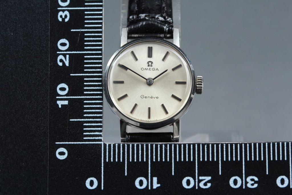 1967 Near MINT OMEGA Geneve 20mm 511.213 Manual Wind Silver Dial Women's Vintage
