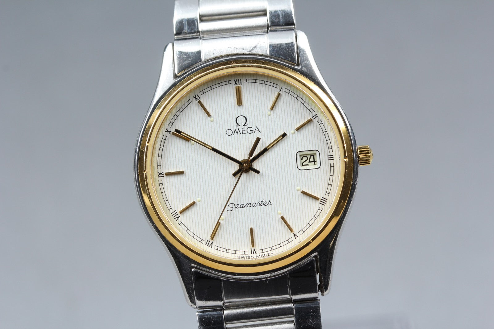 Near MINT 1987 OMEGA Seamaster 33mm 196.0251 Quartz White Roman Men's Vintage