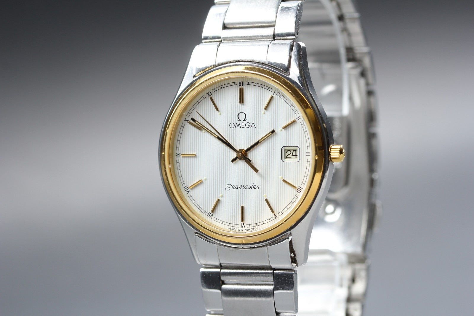 Near MINT 1987 OMEGA Seamaster 33mm 196.0251 Quartz White Roman Men's Vintage