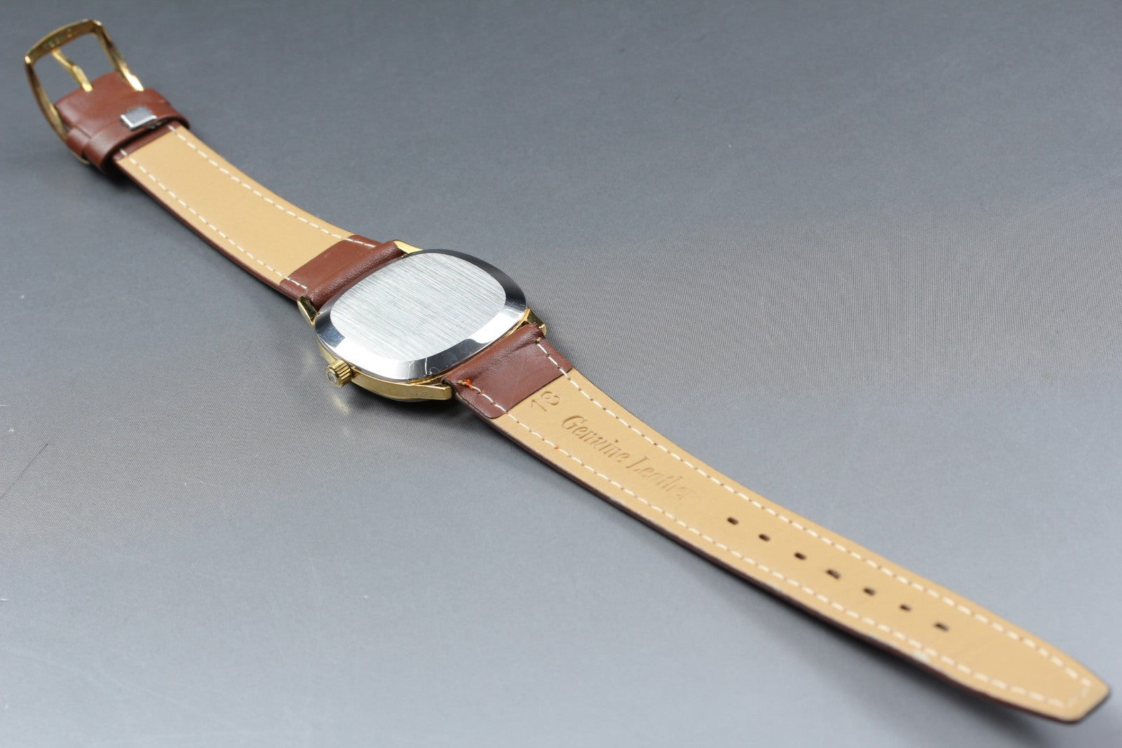 1979 Near MINT OMEGA De Ville 31mm 191.0073 Quartz Gold Dial Men's Watch Vintage