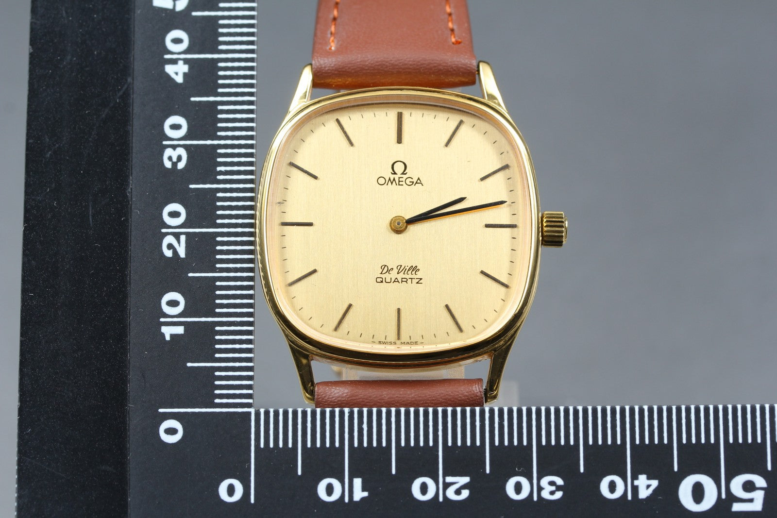1979 Near MINT OMEGA De Ville 31mm 191.0073 Quartz Gold Dial Men's Watch Vintage