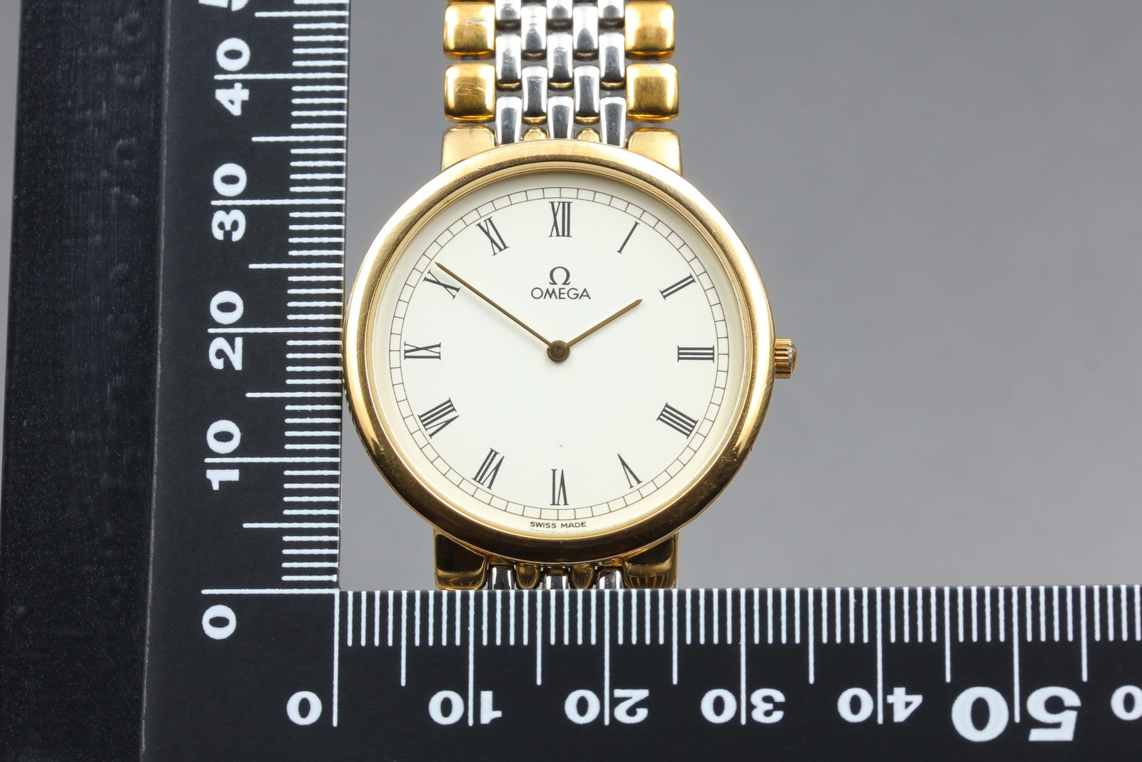 1993 Near MINT OMEGA De Ville 32mm 395.0875.2 Quartz Roman Dial Men's Vintage