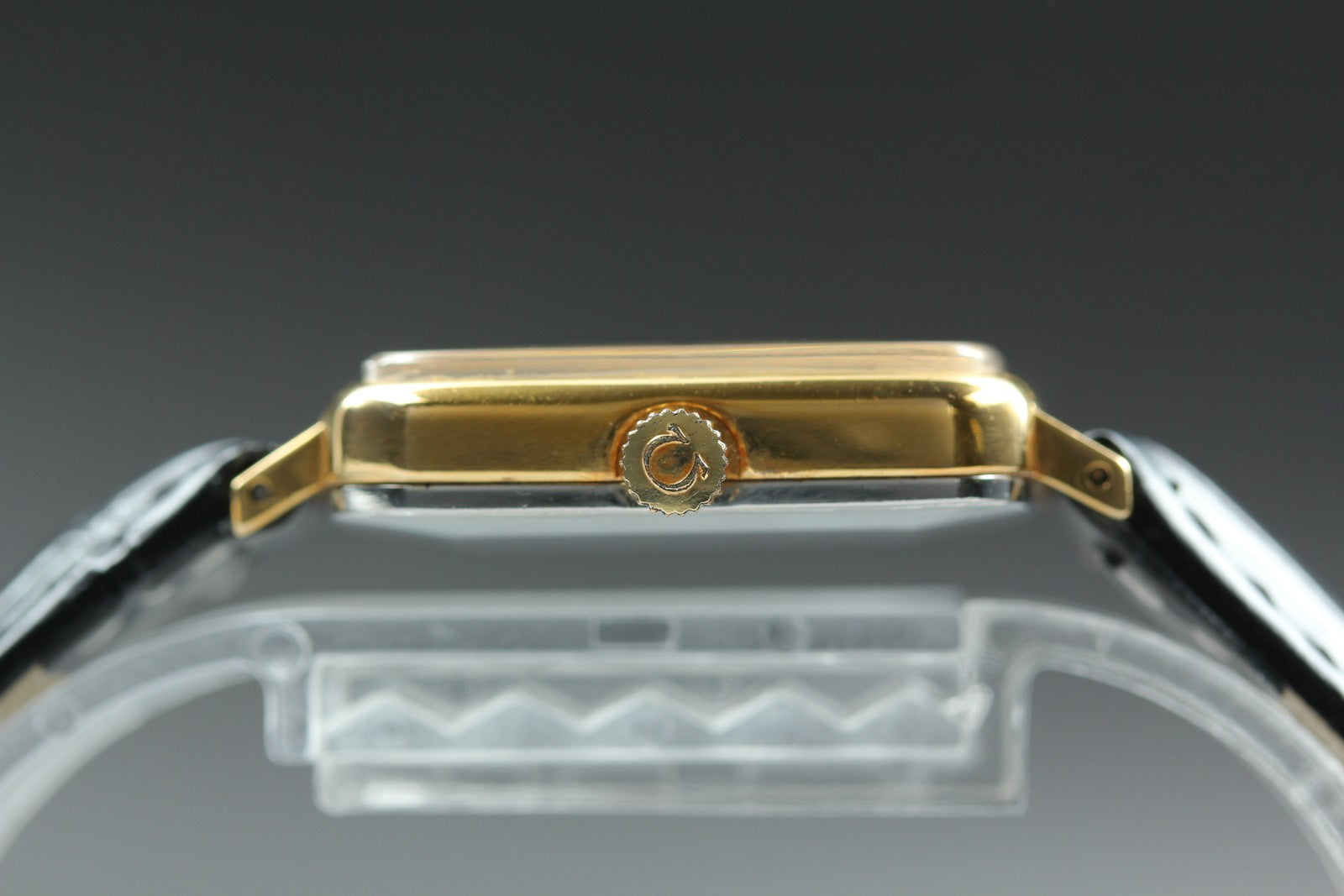 1974 Near MINT OMEGA Geneve 27mm 511.0415 Manual Gold Roman Dial Women's Vintage
