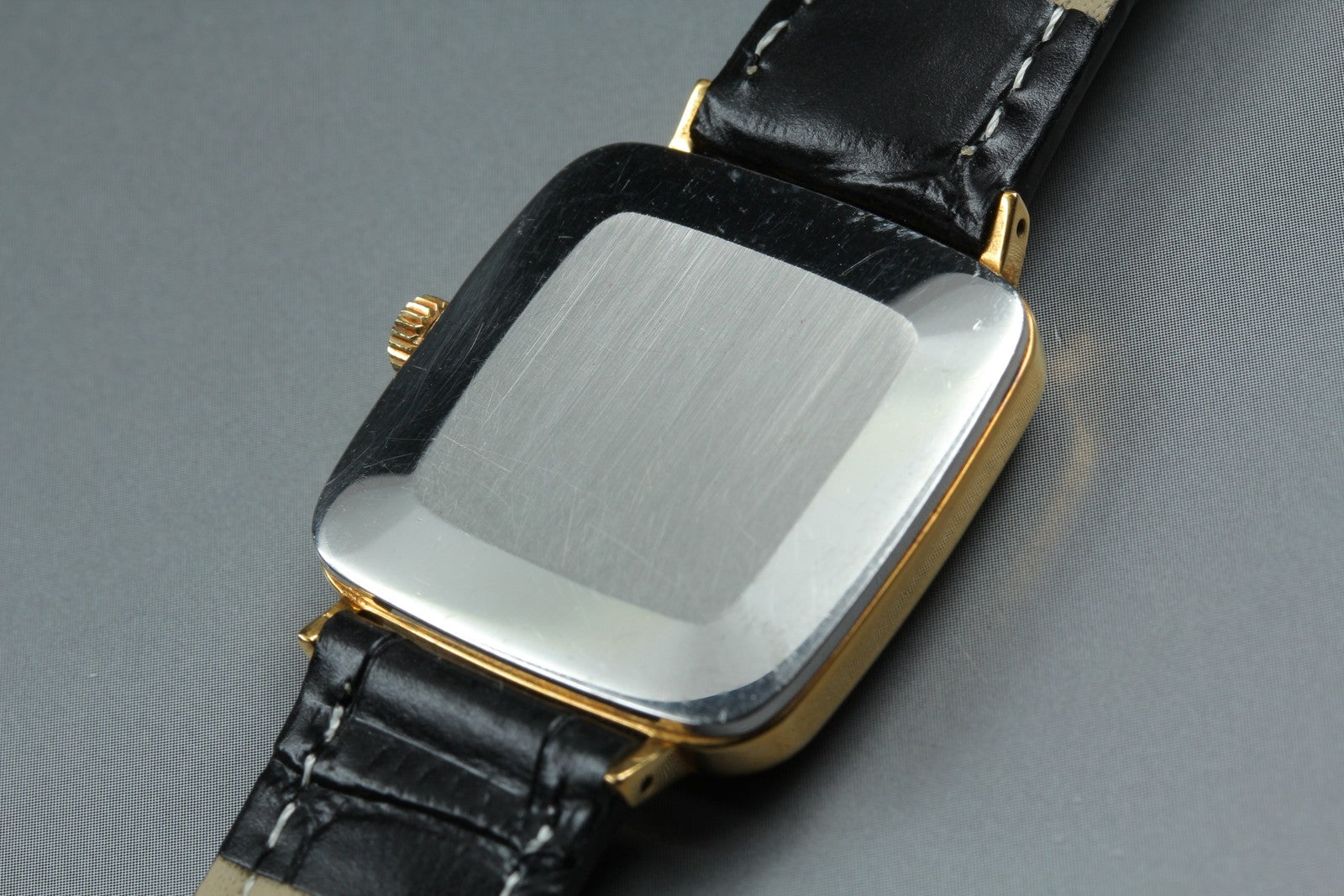 1974 Near MINT OMEGA Geneve 27mm 511.0415 Manual Gold Roman Dial Women's Vintage
