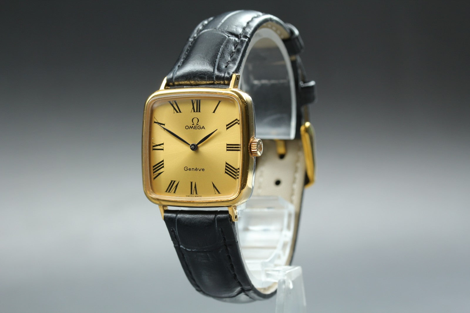 1974 Near MINT OMEGA Geneve 27mm 511.0415 Manual Gold Roman Dial Women's Vintage