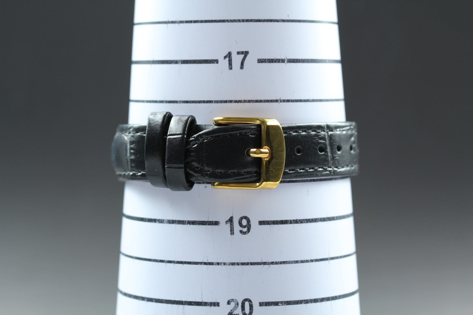 1974 Near MINT OMEGA Geneve 27mm 511.0415 Manual Gold Roman Dial Women's Vintage