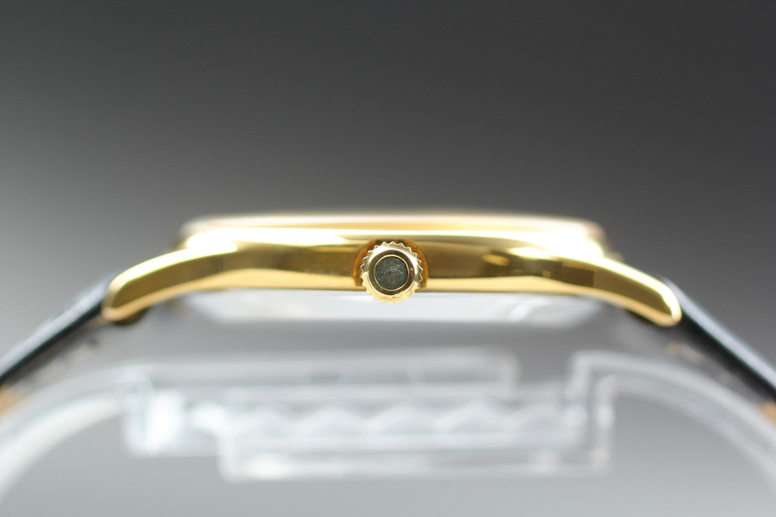 1979 Near MINT OMEGA De Ville 32mm 191.0072 Quartz Gold Dial Men's Watch Vintage