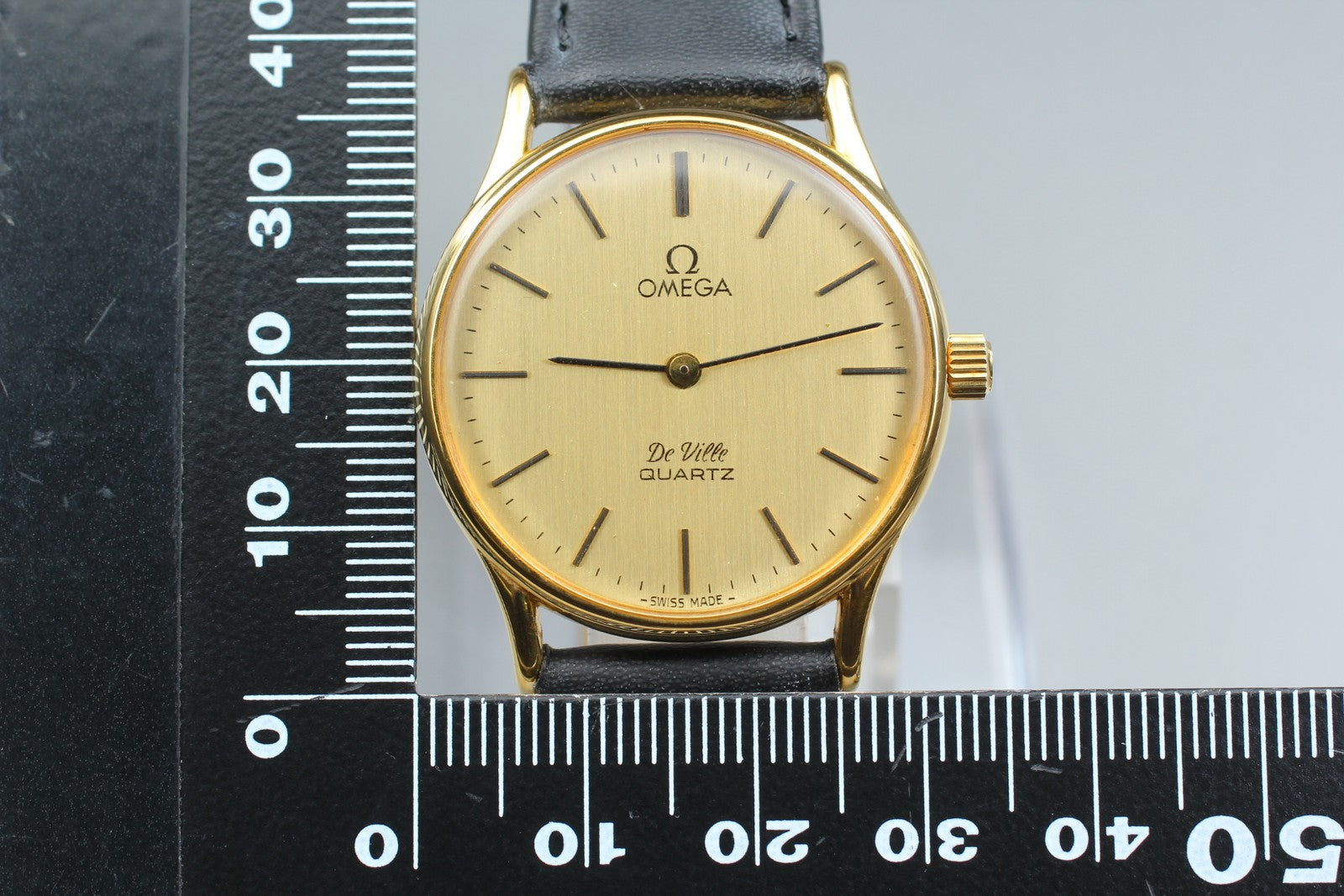 1979 Near MINT OMEGA De Ville 32mm 191.0072 Quartz Gold Dial Men's Watch Vintage
