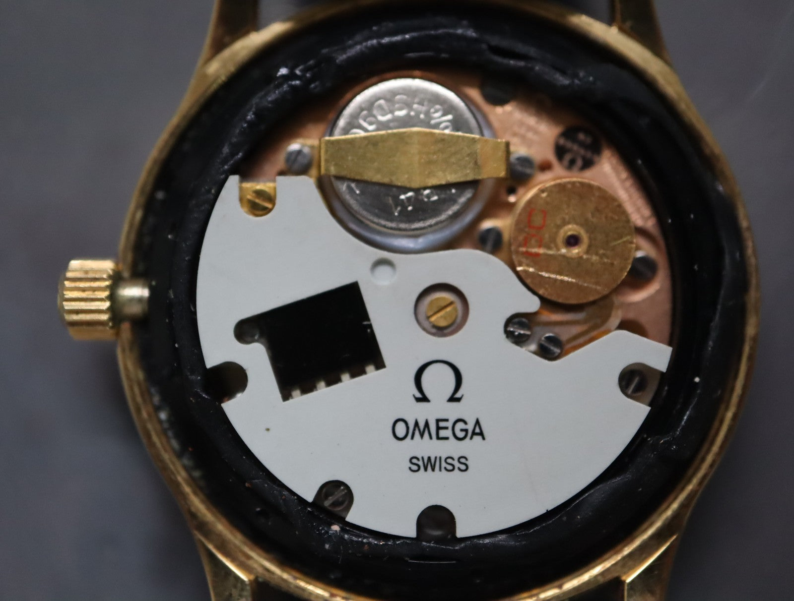 1979 Near MINT OMEGA De Ville 32mm 191.0072 Quartz Gold Dial Men's Watch Vintage