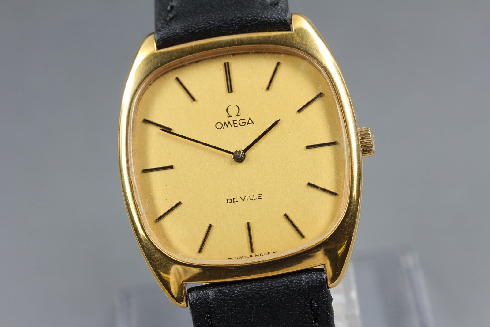 1976 Near MINT OMEGA De Ville 32mm 111.0139 Manual Wind Gold Dial Men's Vintage