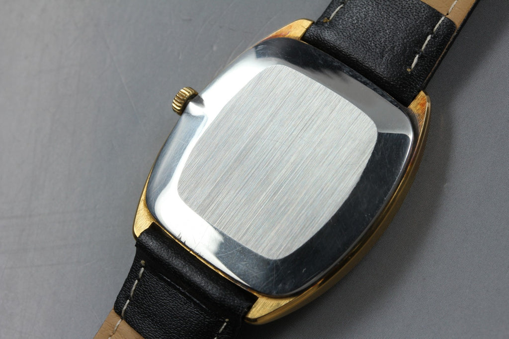 1976 Near MINT OMEGA De Ville 32mm 111.0139 Manual Wind Gold Dial Men's Vintage