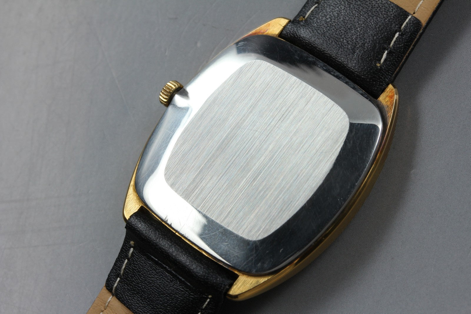 1976 Near MINT OMEGA De Ville 32mm 111.0139 Manual Wind Gold Dial Men's Vintage