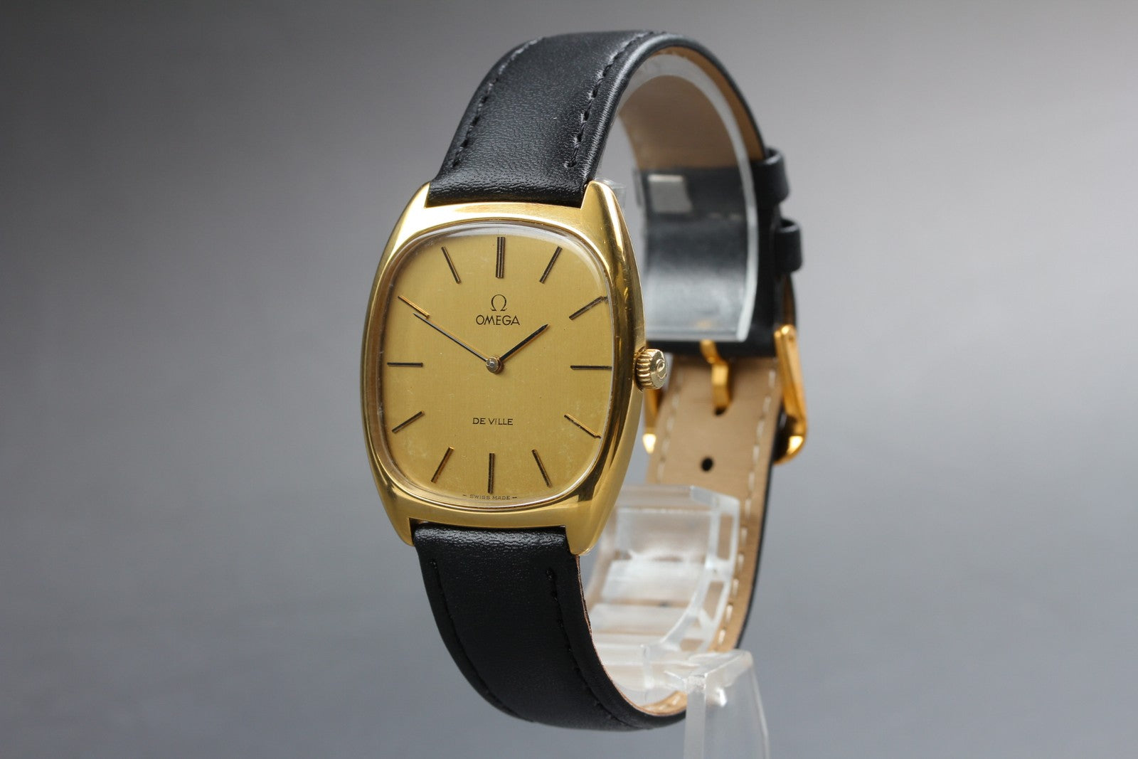 1976 Near MINT OMEGA De Ville 32mm 111.0139 Manual Wind Gold Dial Men's Vintage