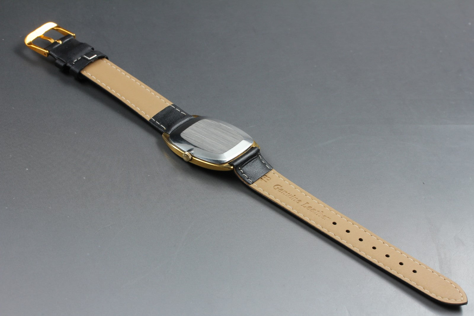 1976 Near MINT OMEGA De Ville 32mm 111.0139 Manual Wind Gold Dial Men's Vintage