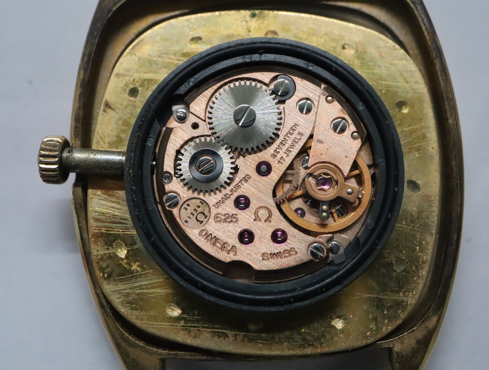1976 Near MINT OMEGA De Ville 32mm 111.0139 Manual Wind Gold Dial Men's Vintage