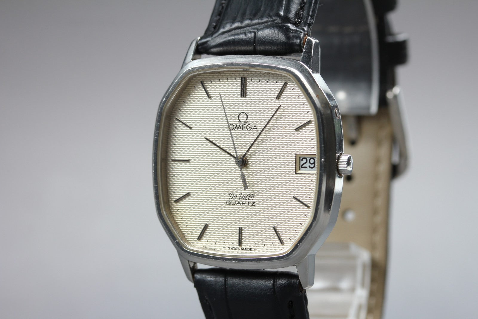 1979 Near MINT OMEGA De Ville 31mm 192.0048 Quartz Silver Dial Men's Vintage
