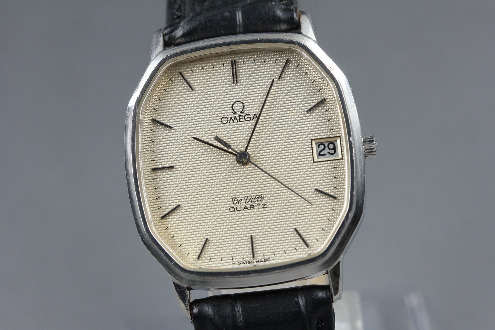 1979 Near MINT OMEGA De Ville 31mm 192.0048 Quartz Silver Dial Men's Vintage