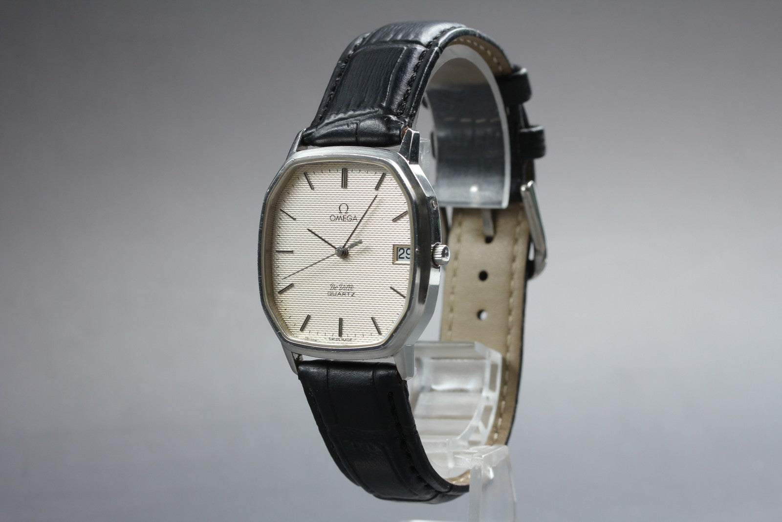 1979 Near MINT OMEGA De Ville 31mm 192.0048 Quartz Silver Dial Men's Vintage