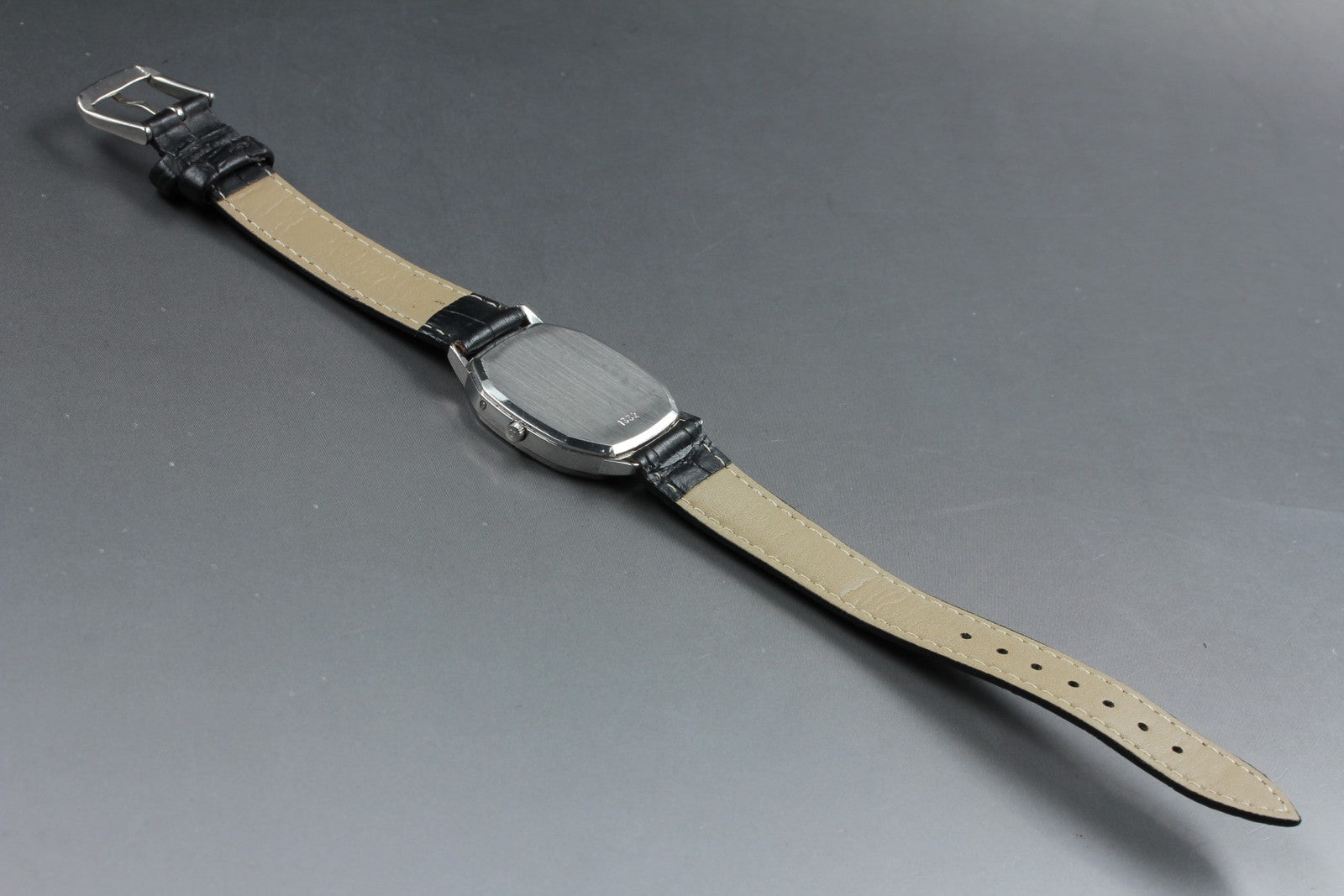 1979 Near MINT OMEGA De Ville 31mm 192.0048 Quartz Silver Dial Men's Vintage
