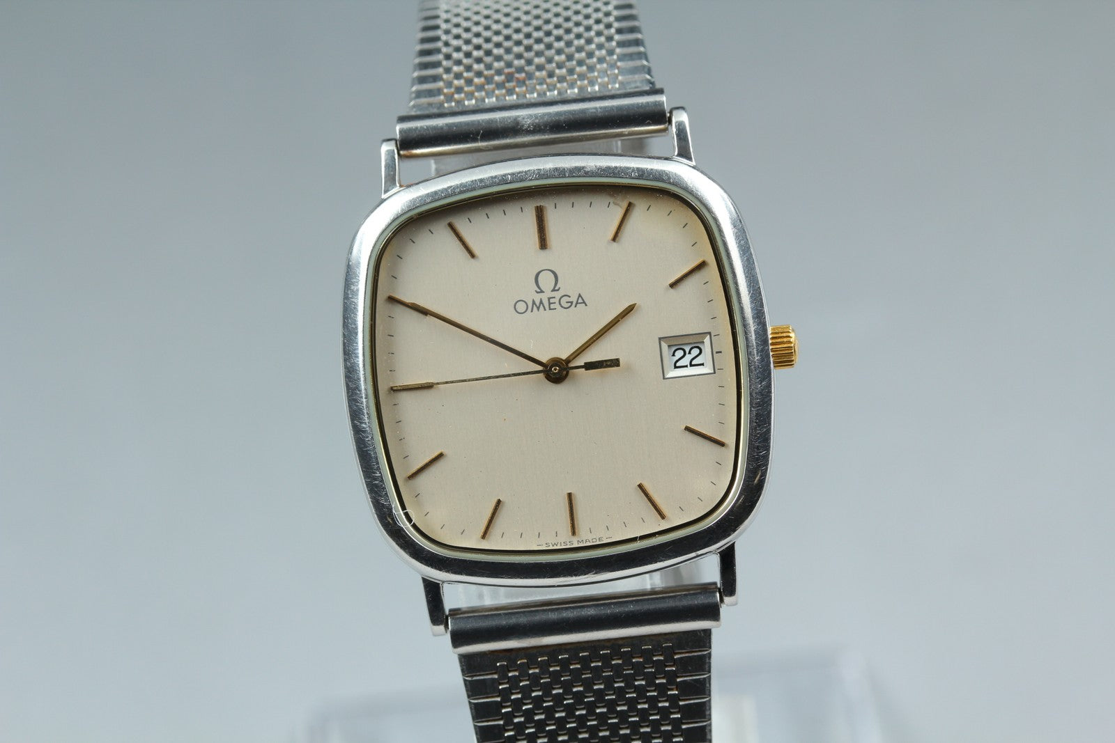 1987 Near MINT OMEGA De Ville 30mm 196.0317 Quartz Silver Dial Men's Vintage