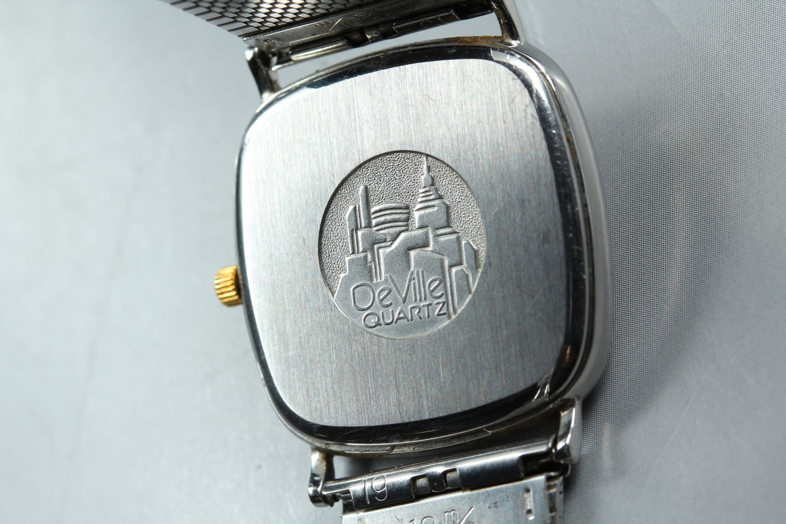 1987 Near MINT OMEGA De Ville 30mm 196.0317 Quartz Silver Dial Men's Vintage