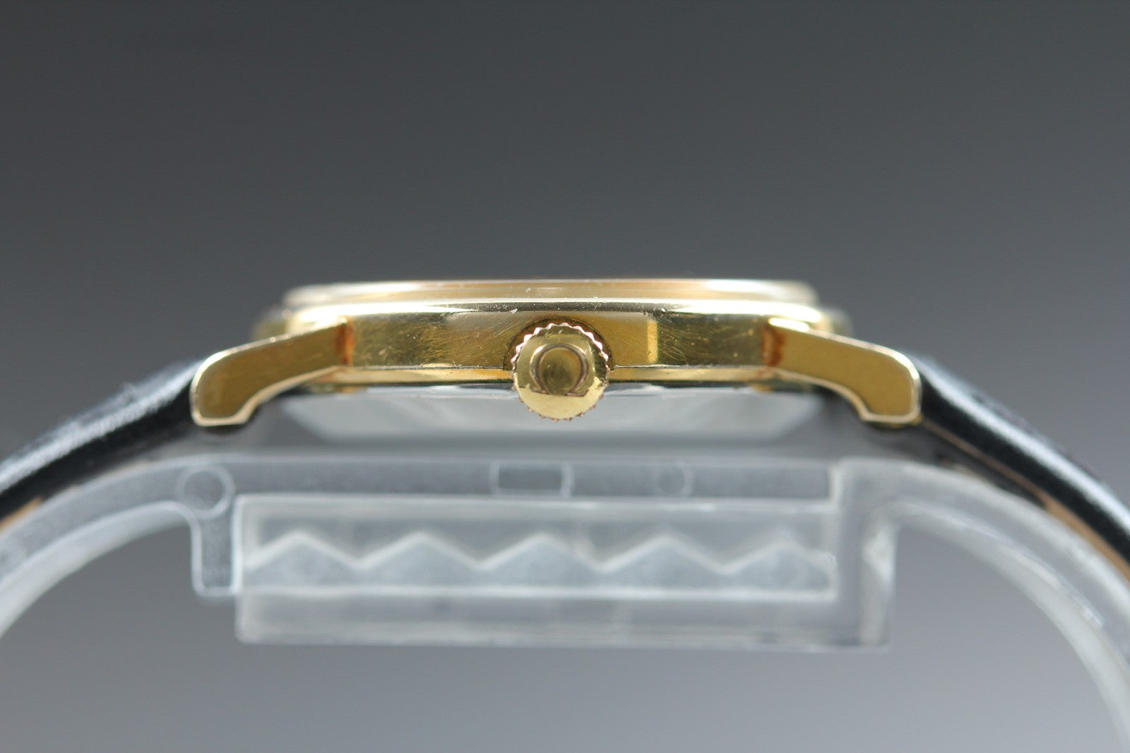 1977 Near MINT OMEGA De Ville 25mm 511.532 Manual Wind Gold Dial Women's Vintage