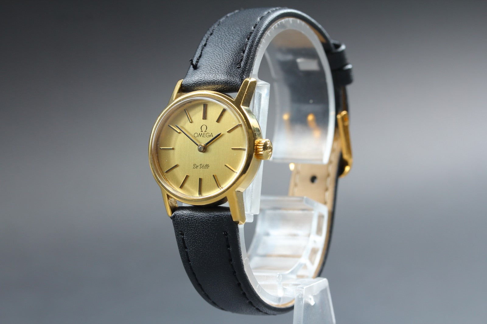 1979 Near MINT OMEGA De Ville 24mm 511.0508 Manual Gold Dial Women's Vintage