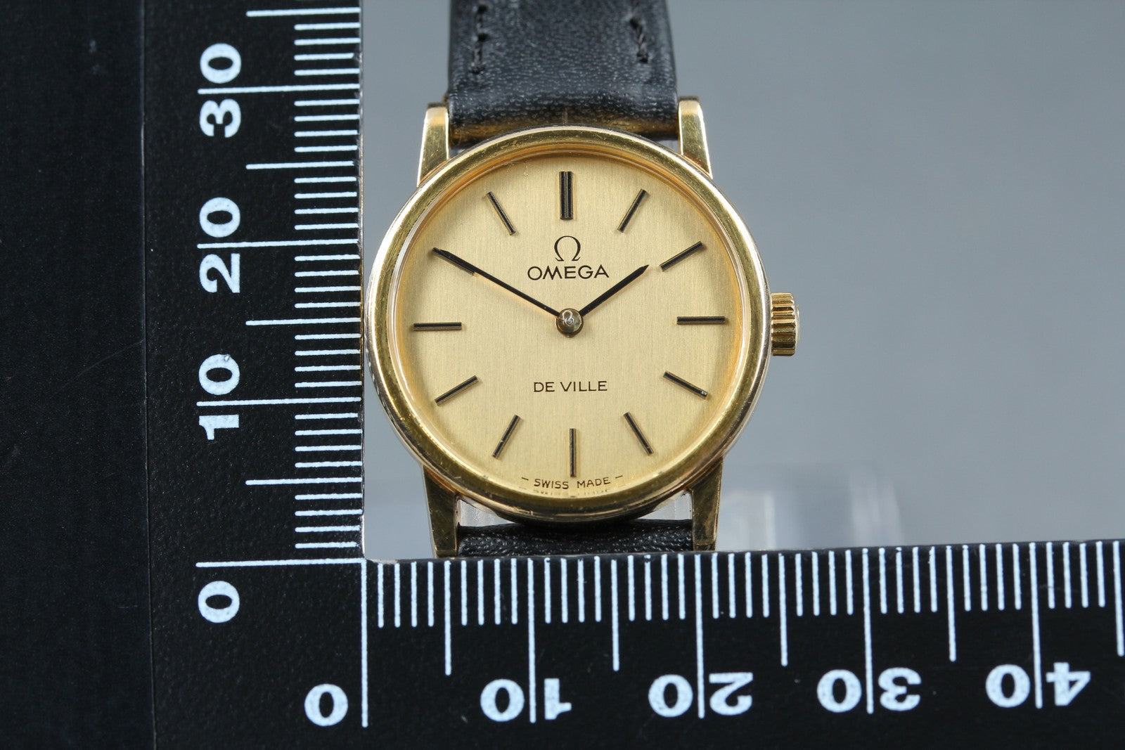1977 Near MINT OMEGA De Ville 25mm 511.532 Manual Wind Gold Dial Women's Vintage