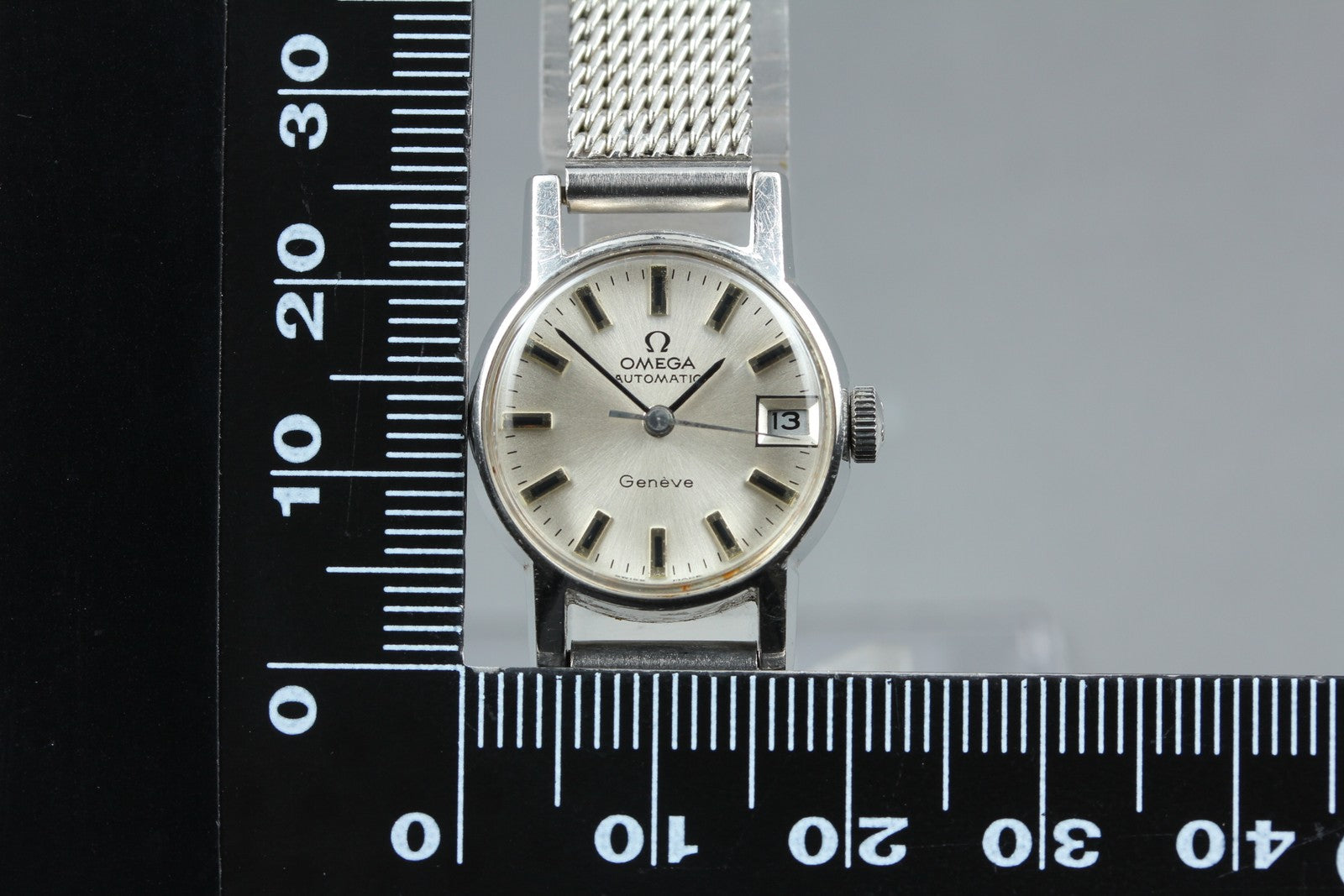 1969 Near MINT OMEGA Geneve 20mm 562.016 Automatic Silver Dial Women's Vintage