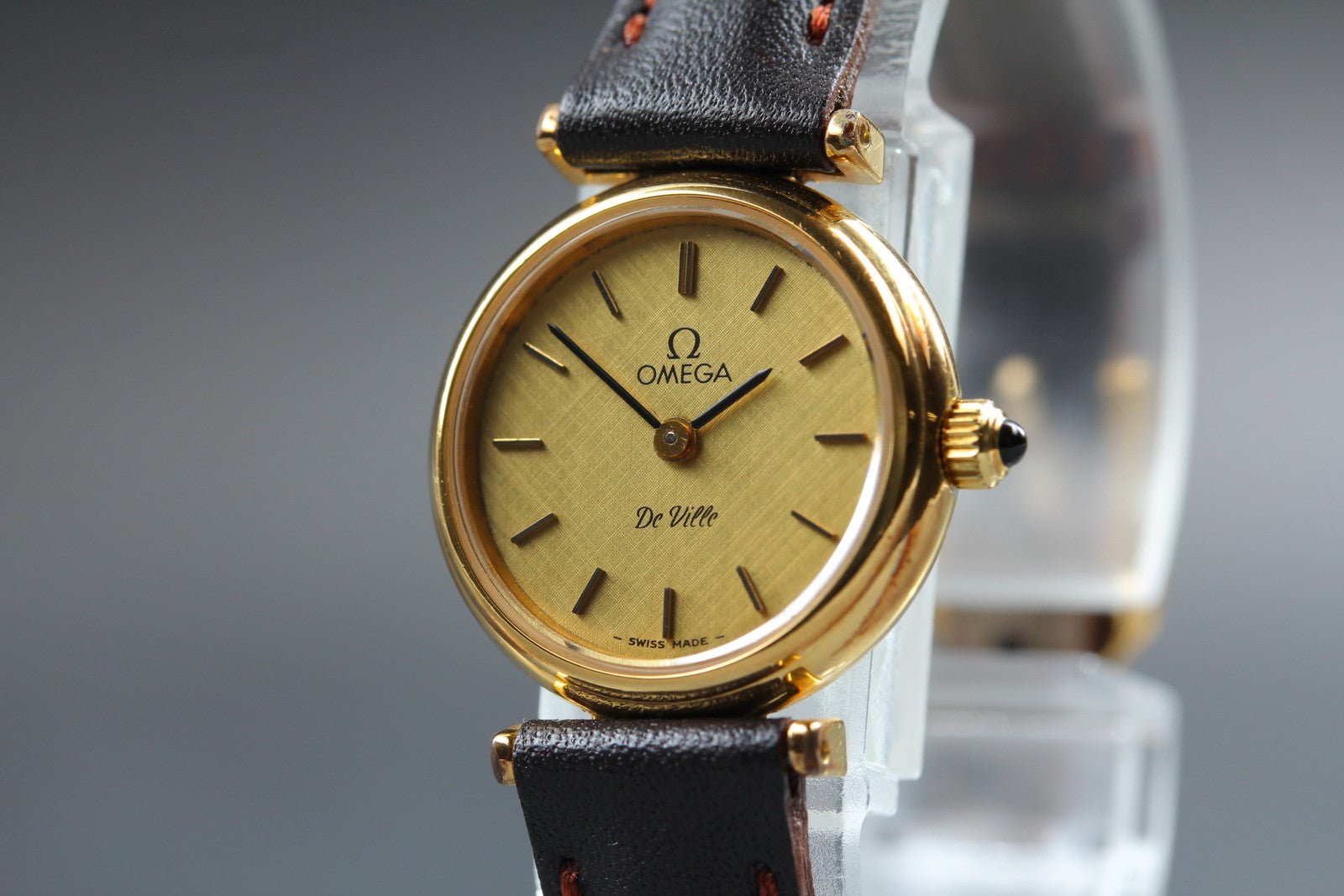 1979 Near MINT OMEGA De Ville 22mm 511.0565 Manual Gold Dial Women's Vintage