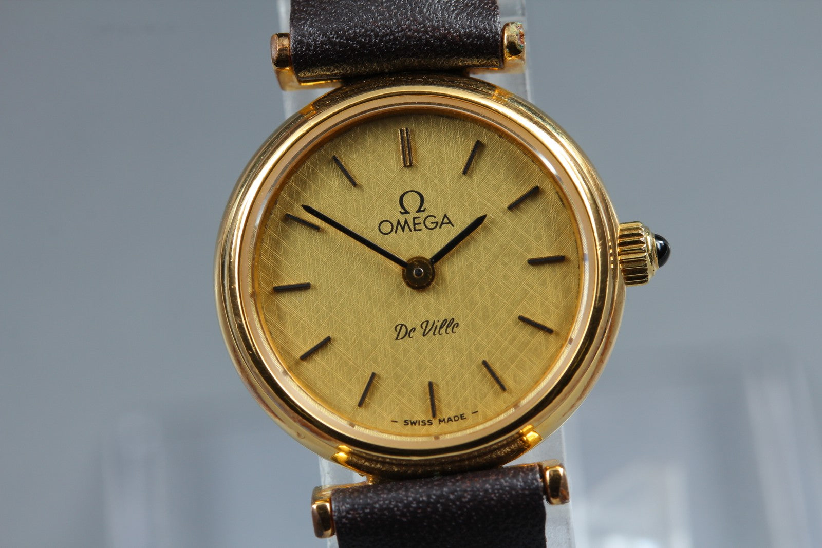 1979 Near MINT OMEGA De Ville 22mm 511.0565 Manual Gold Dial Women's Vintage