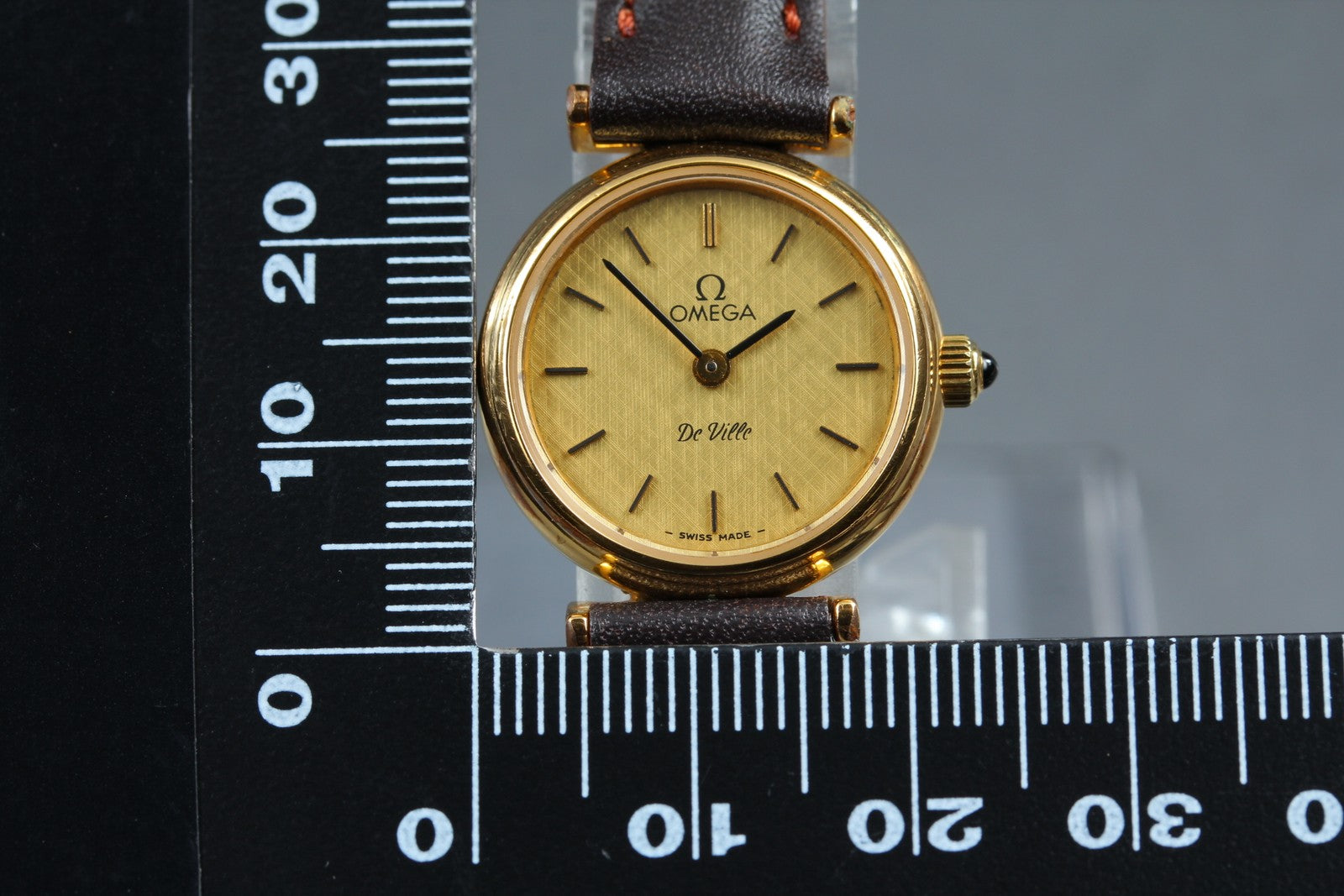 1979 Near MINT OMEGA De Ville 22mm 511.0565 Manual Gold Dial Women's Vintage