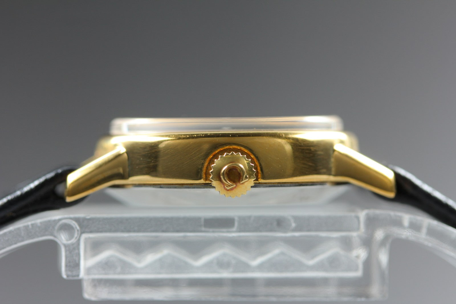 1977 Near MINT/Box OMEGA De Ville 18mm 511.0553 Manual Gold Dial Women's Vintage