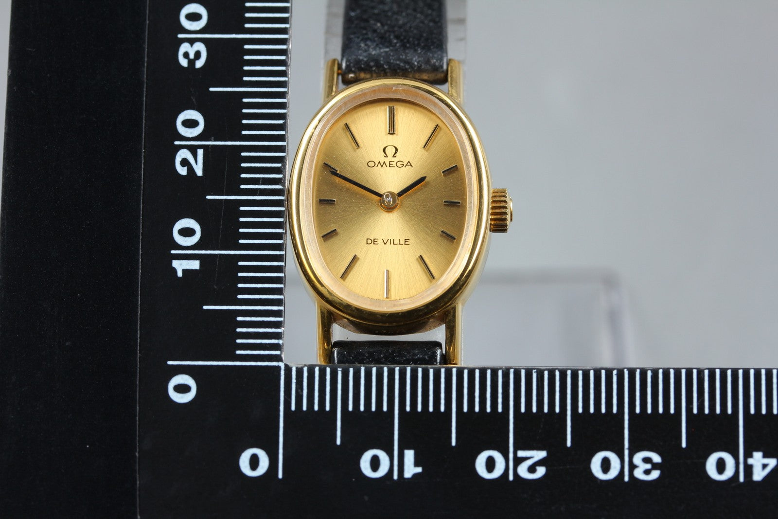 1977 Near MINT/Box OMEGA De Ville 18mm 511.0553 Manual Gold Dial Women's Vintage