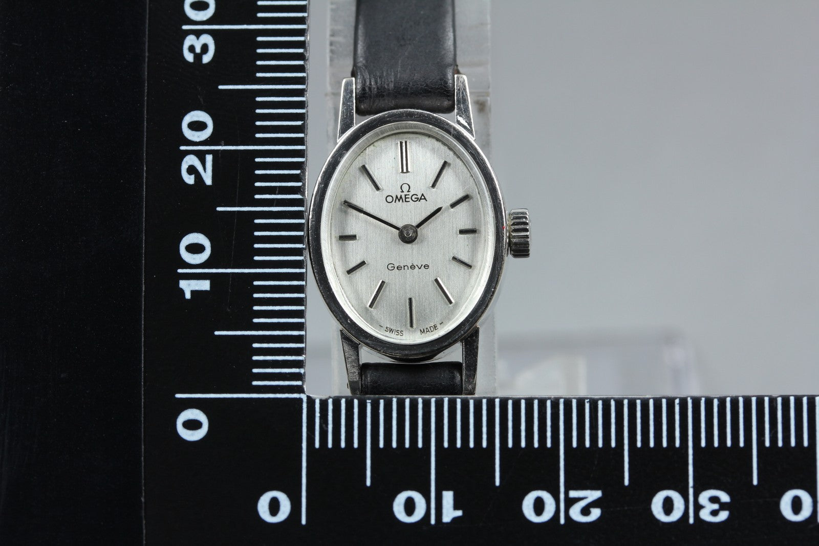 1970 Near MINT OMEGA Geneve 16mm 511.363 Manual Silver Dial Women's Vintage