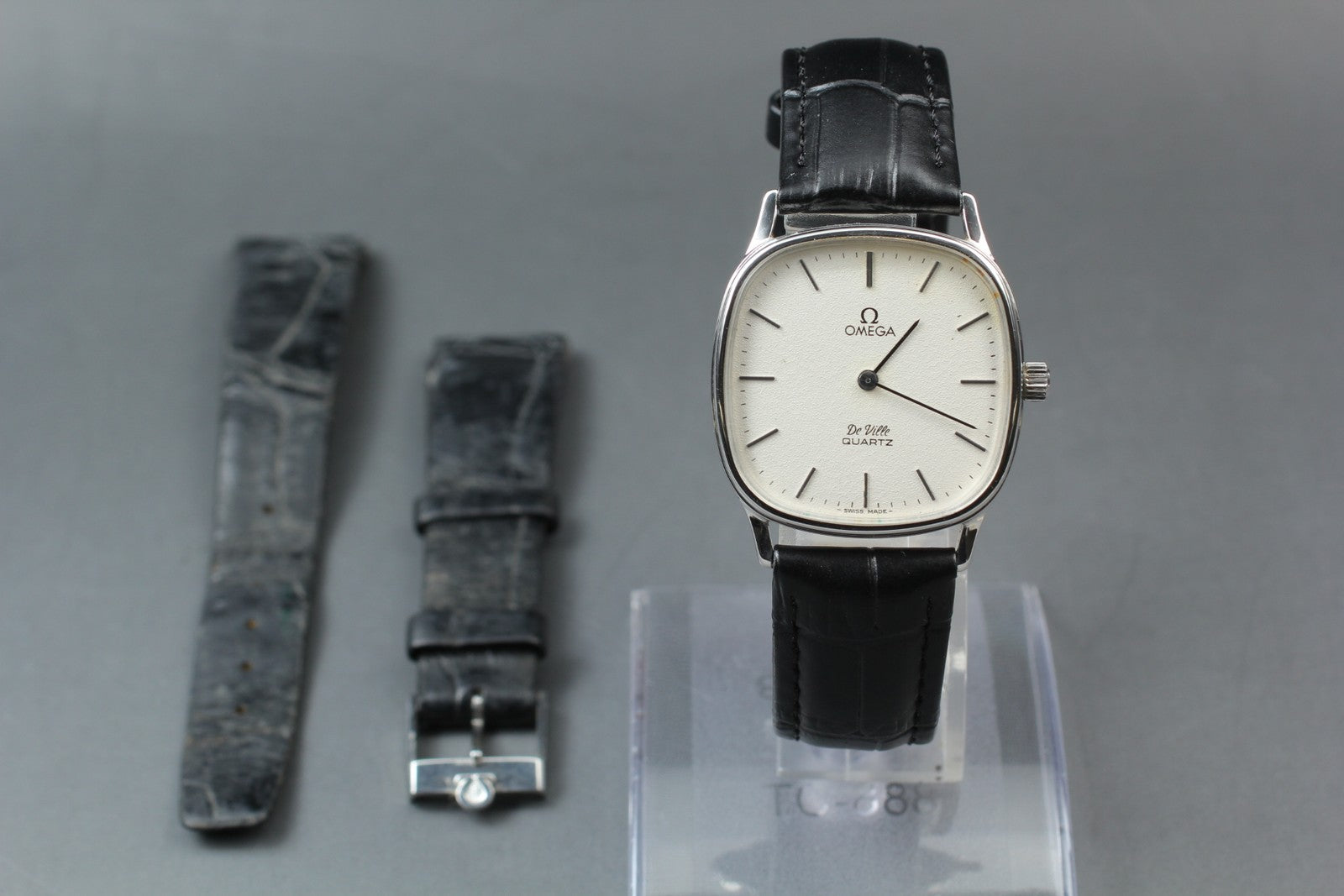 1979 Near MINT OMEGA De Ville 31mm 191.0073 Quartz White Dial Men's Vintage