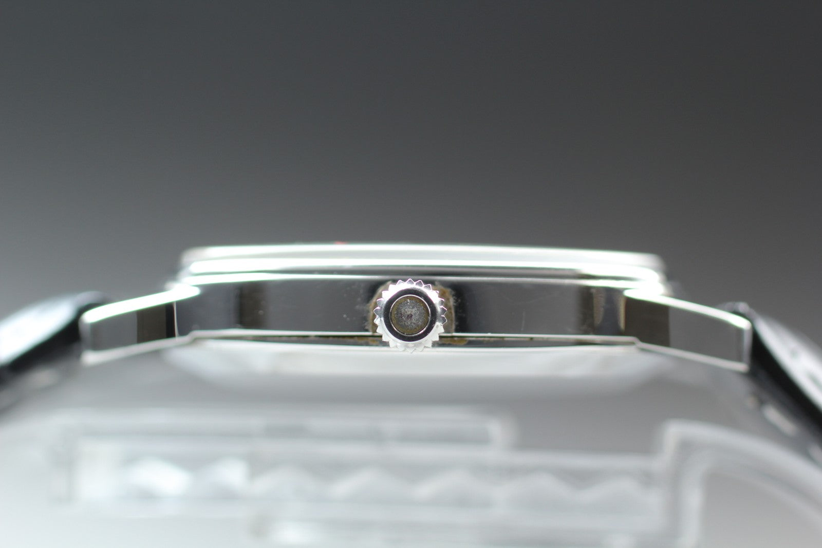 1979 Near MINT OMEGA De Ville 31mm 191.0073 Quartz White Dial Men's Vintage