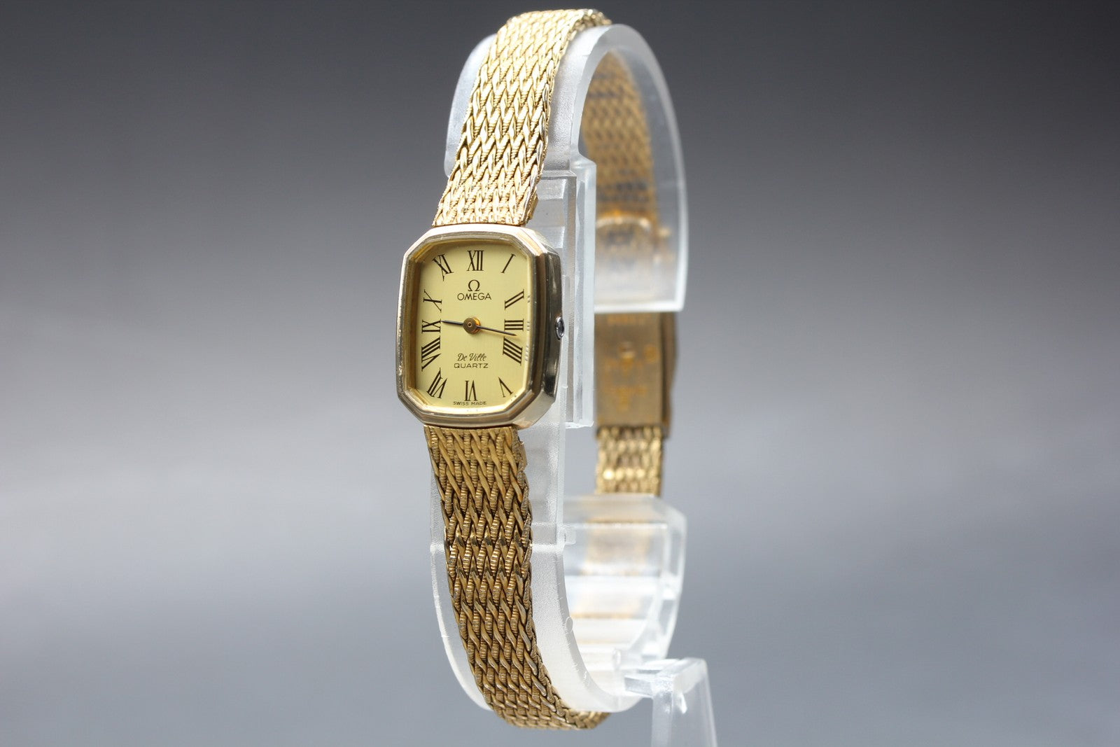 1980 Near MINT OMEGA De Ville 16mm 591.0115 Quartz Gold Roman Dial Women Vintage