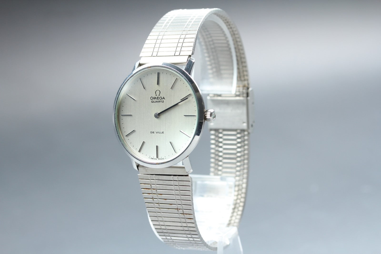 1977 Near MINT OMEGA De Ville 34mm 191.0044 Quartz Silver Dial Men's Vintage
